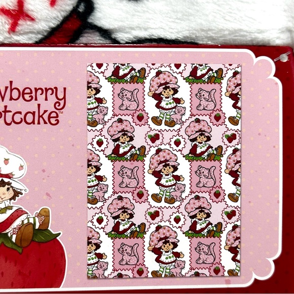Strawberry Shortcake Viral Plush Throw Blanket. Kids/Women - Picture 4 of 6